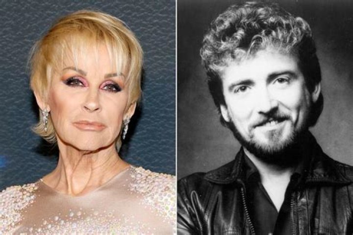 Lorrie Pays Tribute To Late Husband Keith Whitley With &ldquo;Don&rsquo;t