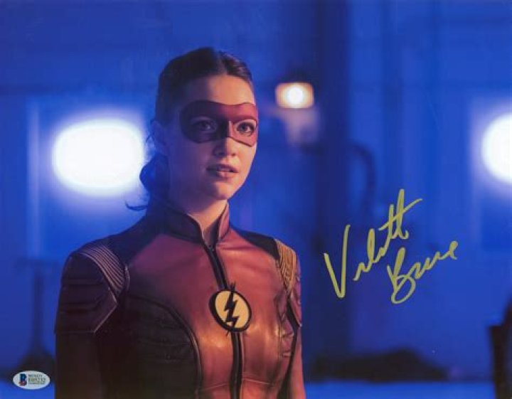 Lot Violett Beane signed photo