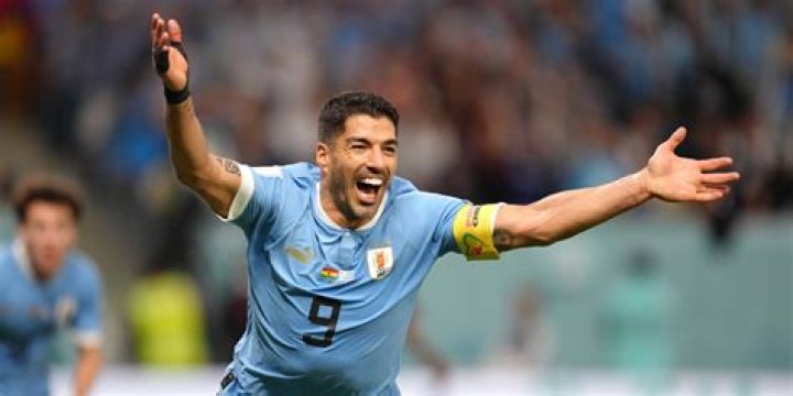 Luis Suarez's son mimics Chiellini incident by biting his shoulder