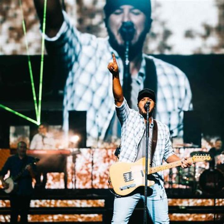 Luke Bryan Exhibit Opens in CMHoF