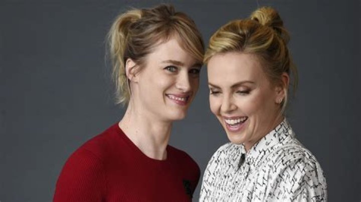 Mackenzie Davis Biography, Height & Life Story Super Stars Bio
