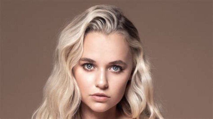 Madison Iseman subs.bg