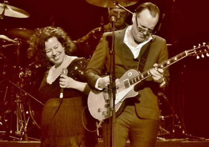 Mahalia Barnes and Joe Bonamassa Joe bonamassa, Blues rock, Phil