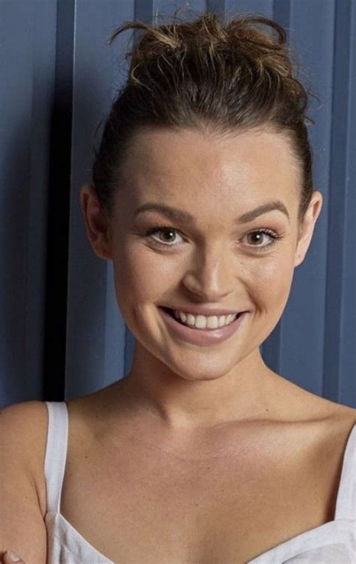 Manipulating Bella Home and away cast, Home and away, Courtney miller