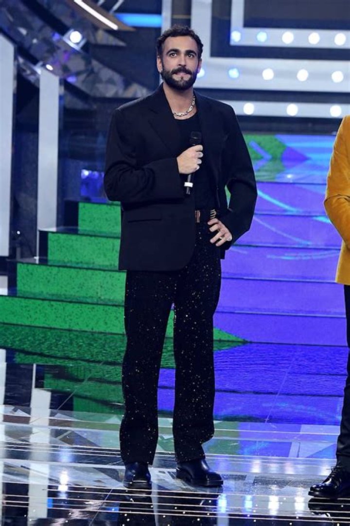 Marco Mengoni in Sanremo 2023, private life and the crisis age