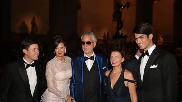 Matteo Bocelli inizia la sua carriera da solista con l'etichetta