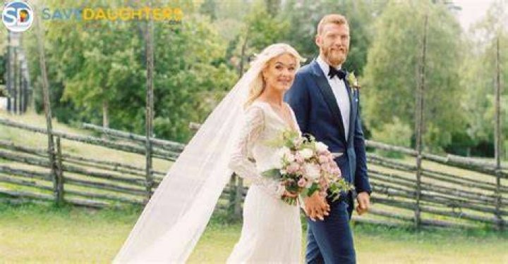 Mattias Ekholm Wife, Net Worth, Age, Parents, Children, Height