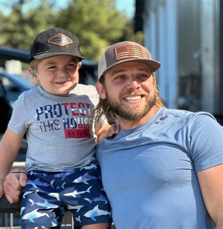 Max Thieriot a Baby Boy With His Wife Lexi POPSUGAR Celebrity