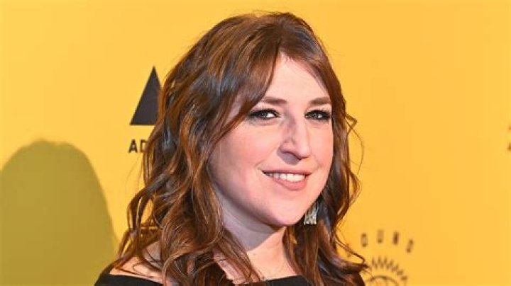 Mayim Bialik clears up rumors she's an antivaxxer, says she plans to