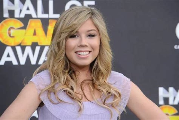 McCurdy Net Worth, Biography, Body Measurements, Bra Size