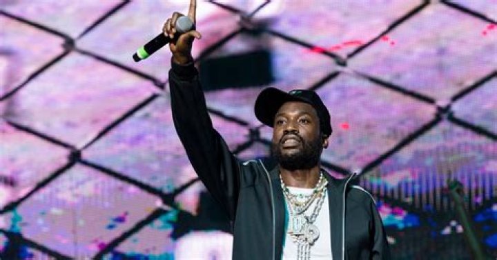 Meek Mill posts bail for 20 women to bring them home for the holidays