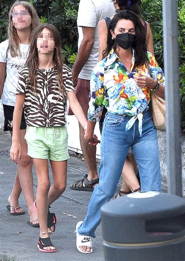 Meet Her Two Kids, Luna & Leo Hollywood Life CNNislands