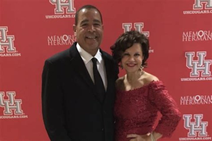 Meet Kelvin Sampson Wife Karen Lowry Sampson (Bio, Wiki)