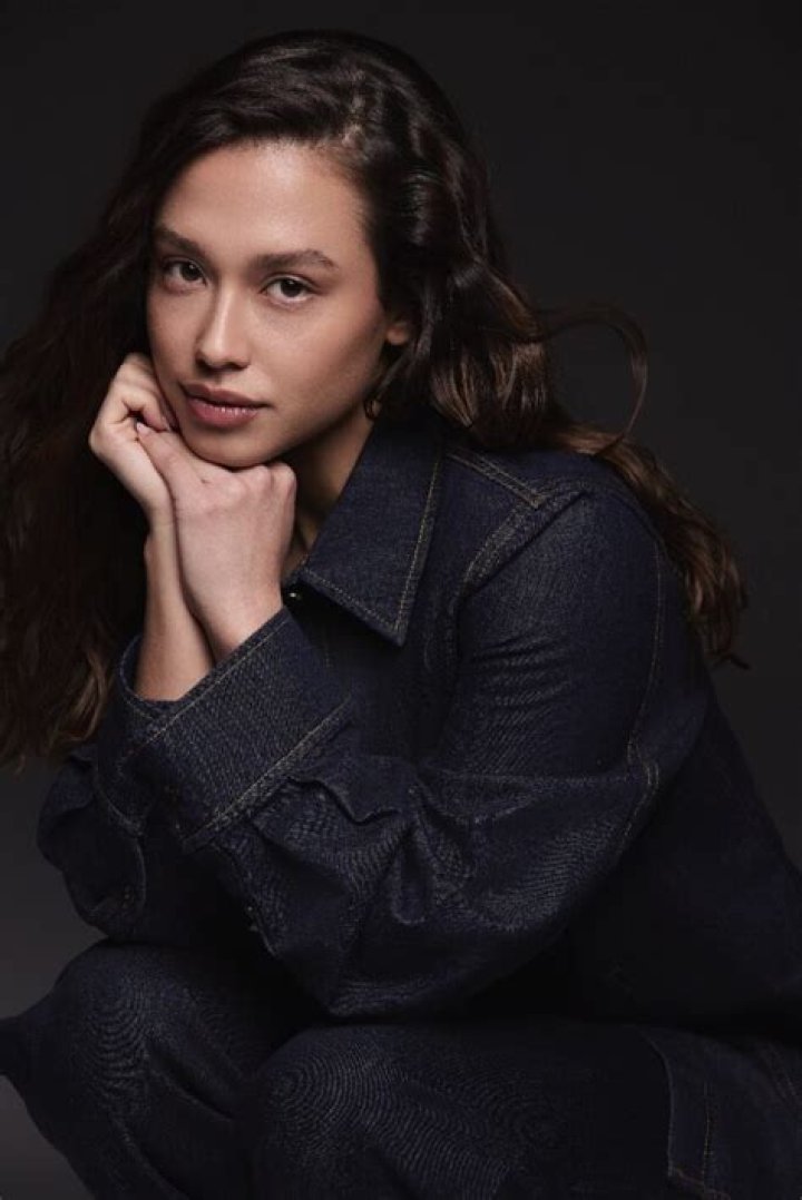 Meet Natalia Azahara Who Acted In Netflix Through My Window