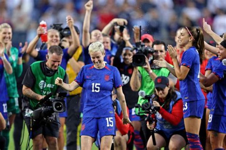 Megan Rapinoe Salary Vs Messi