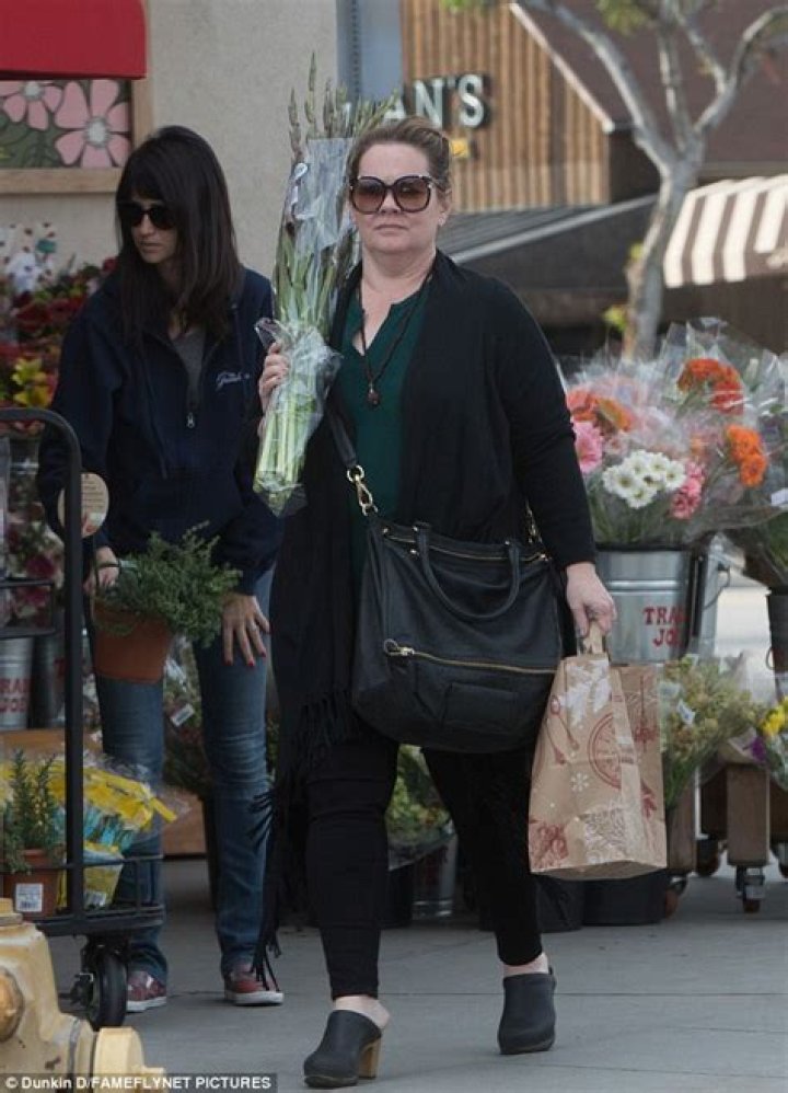 Melissa McCarthy brings home leftovers after lunch in LA Daily Mail