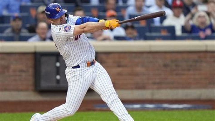 Mets’ Pete Alonso Breaks Rookie HomeRun Record The New York Times