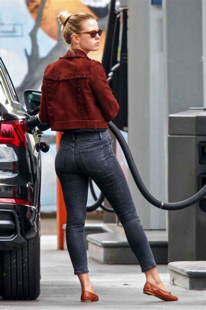 Mia Goth in Skinny Jeans Pumping Gas in LA 06/12/2020