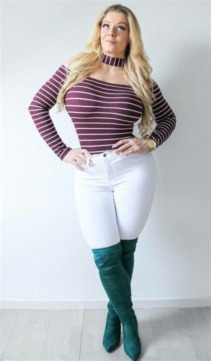 Mia Sand MissMiaFit blonde curves Mia Fit, Perfect Woman, Superstar