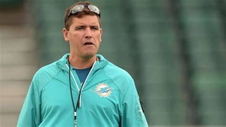 Miami Dolphins fire offensive coordinator Bill Lazor, promote Zac