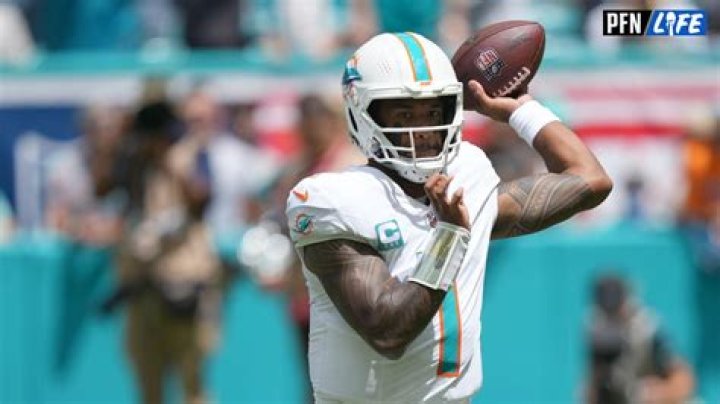 Miami QB Tathan Martell is Dating Instagram Model Kiki Passo