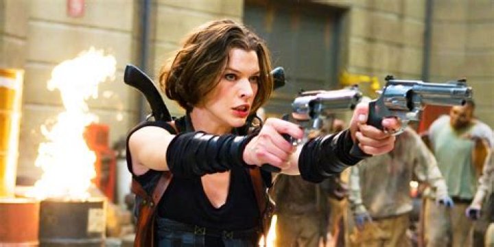 Milla Jovovich plays with her daughter, Ever Gabo Anderson at Beverly
