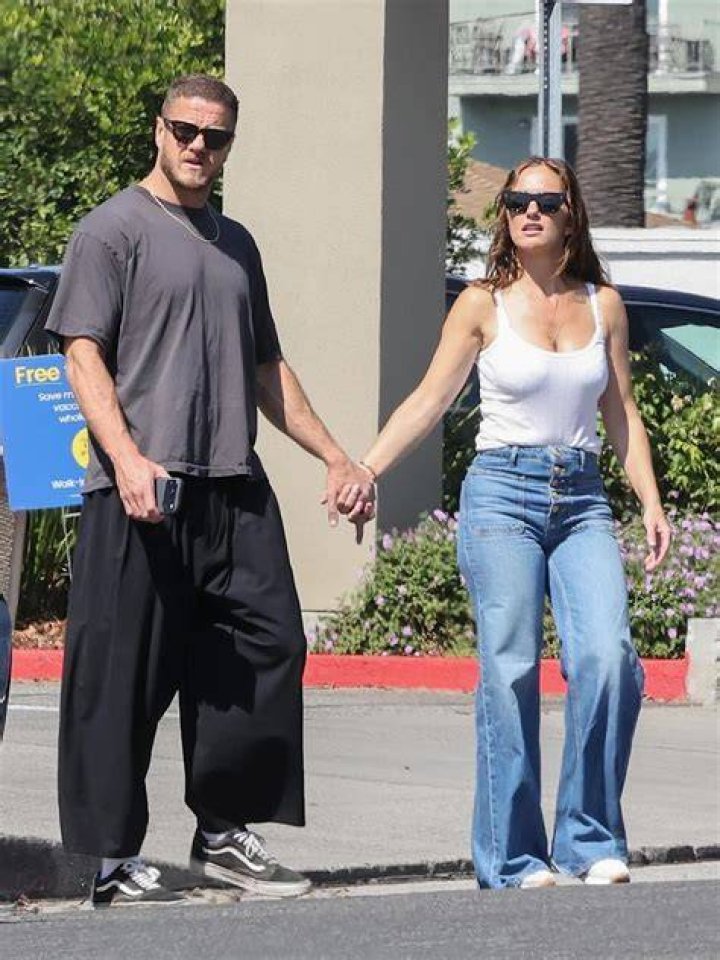 Minka Kelly and Dan Reynolds pack on PDA during lunch date