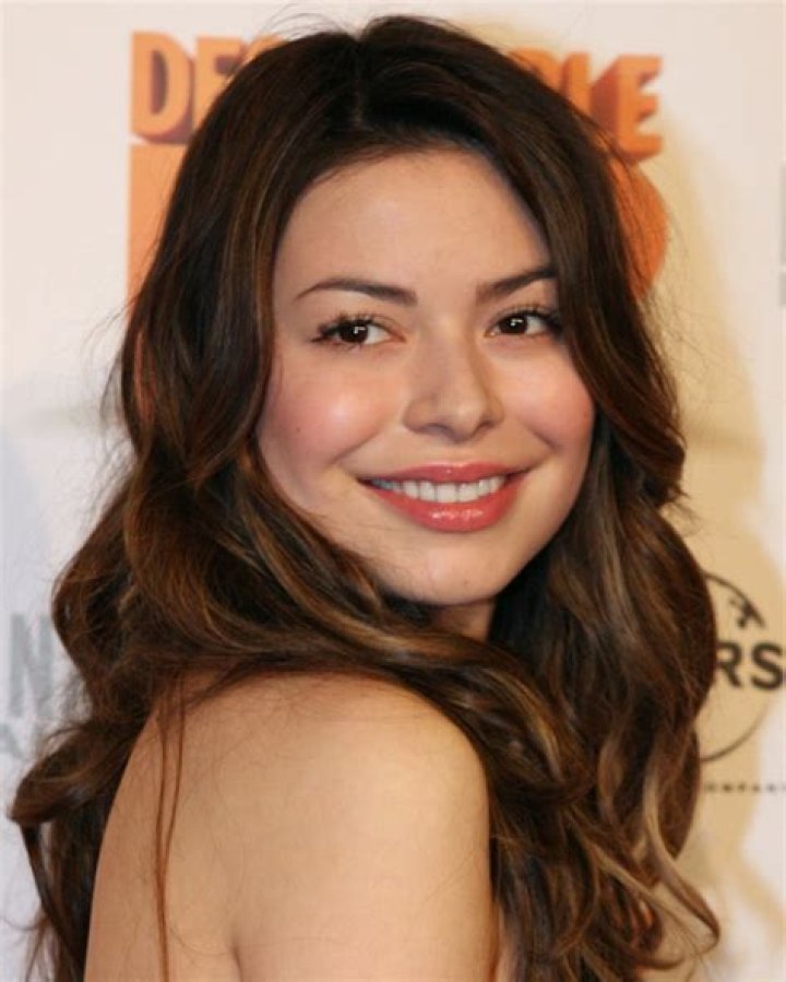 Miranda Cosgrove's net worth, age, family, height, awards, songs
