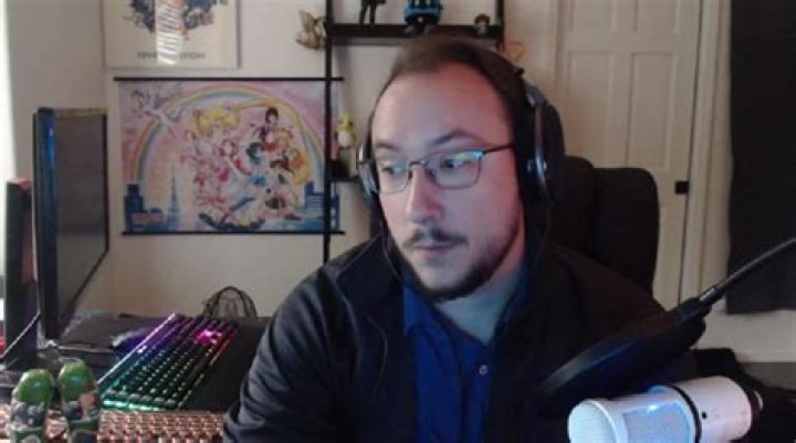 Moonmoon Face Reveal Who Is He/She? Real Name And