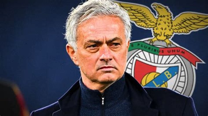 Mourinho "Ci sono tanti poeti nel calcio ma i poeti non vincono i