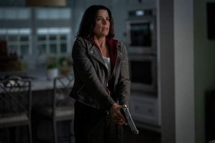 Neve Campbell back on the market; 'Scream' star divorcing husband