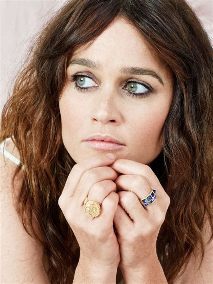 New Photoshoot Robin Tunney for FoundRae
