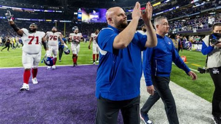 NFL World Reacts To Brian Urlacher's Controversial Comments The Spun