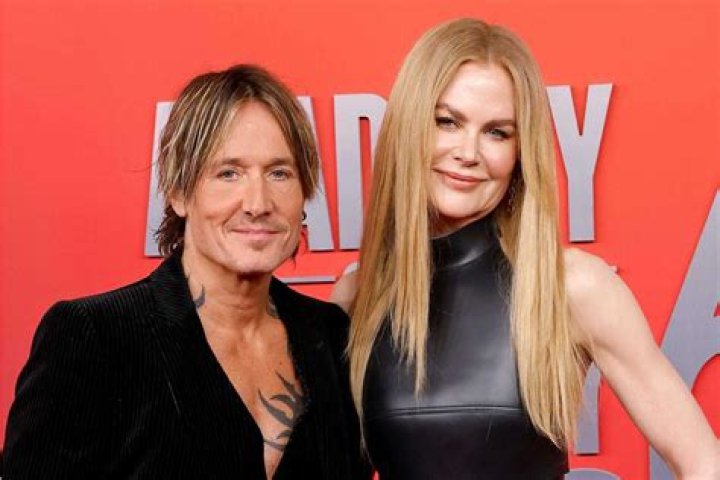 Nicole Kidman and Keith Urban get caught in passionate embrace during