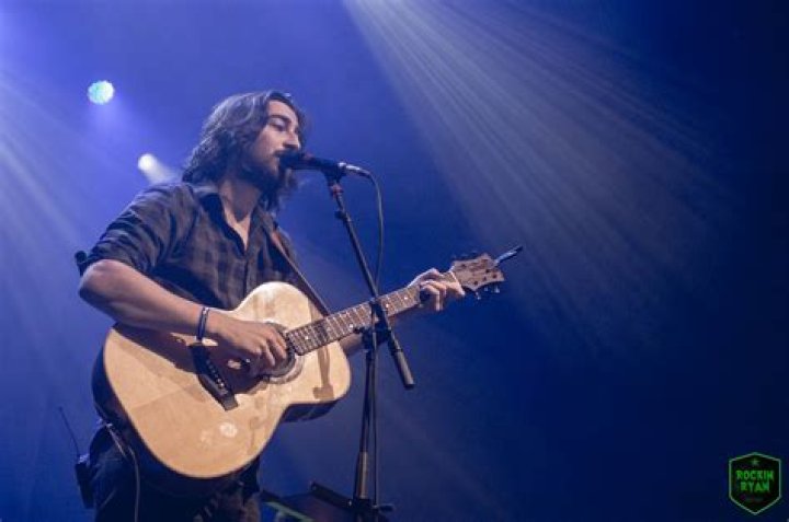 Noah Kahan captures the heart of fans at Fox Theater in Oakland with