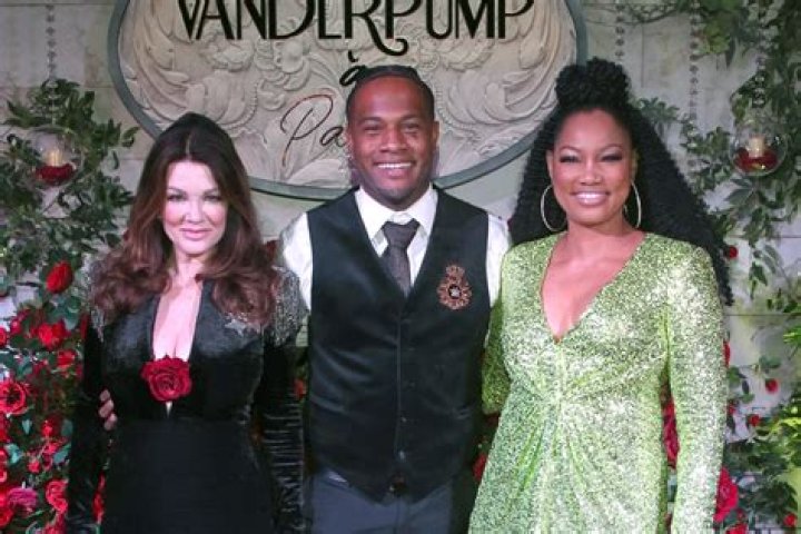 Oliver kissing Vanderpump Rules' Raquel takes Scandoval up a notch