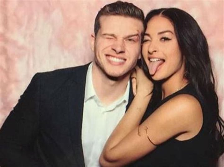 Oliver Stark Bio/Wiki, Age, Girlfriend, Wife, Tattoo, 911, Movies, Tv