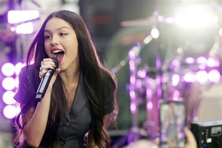 Olivia Rodrigo Delivered a Stellar Vintage Moment at the MTV Awards Vogue