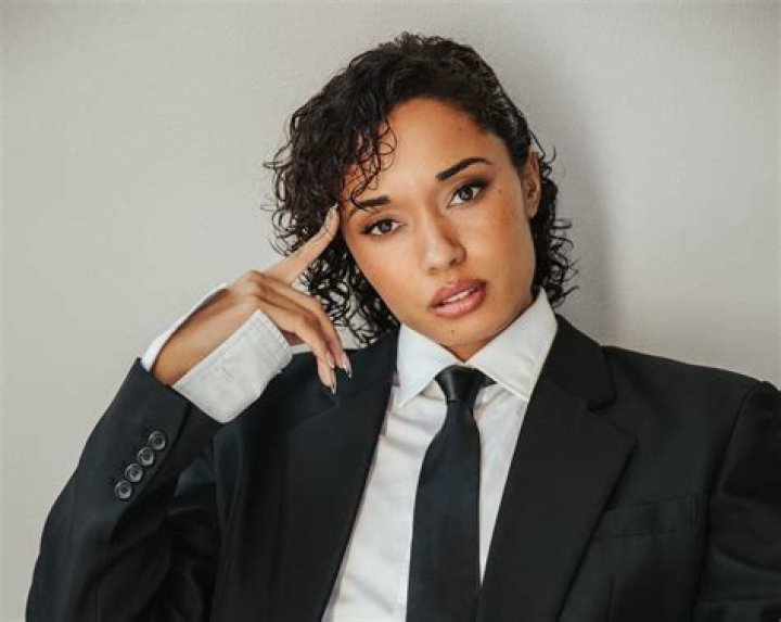 Olivia Swann image