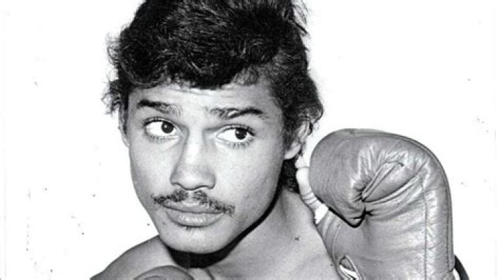On this day Alexis Arguello stops Ruben Olivares to pick up his first