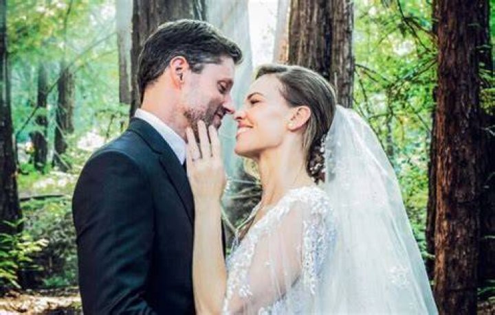 Oscar Winner Hilary Swank Weds Philip Schneider In Forest Wedding