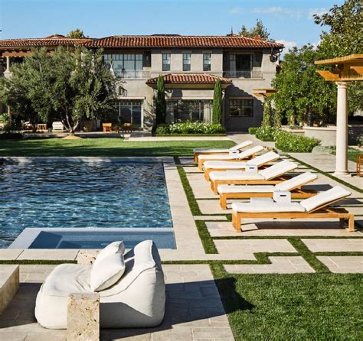 Outdoor Furniture Inspired by Kourt's Backyard Kourtney kardashian