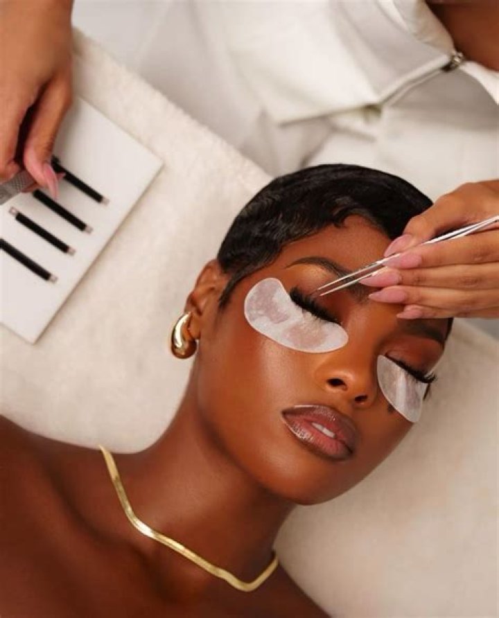 Paloma Elsesser Extreme Lashes at Met Gala 2019 POPSUGAR Beauty