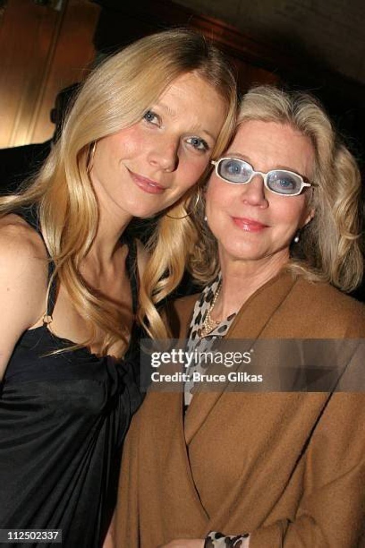 paltrow and mother blythe danner hires stock photography and