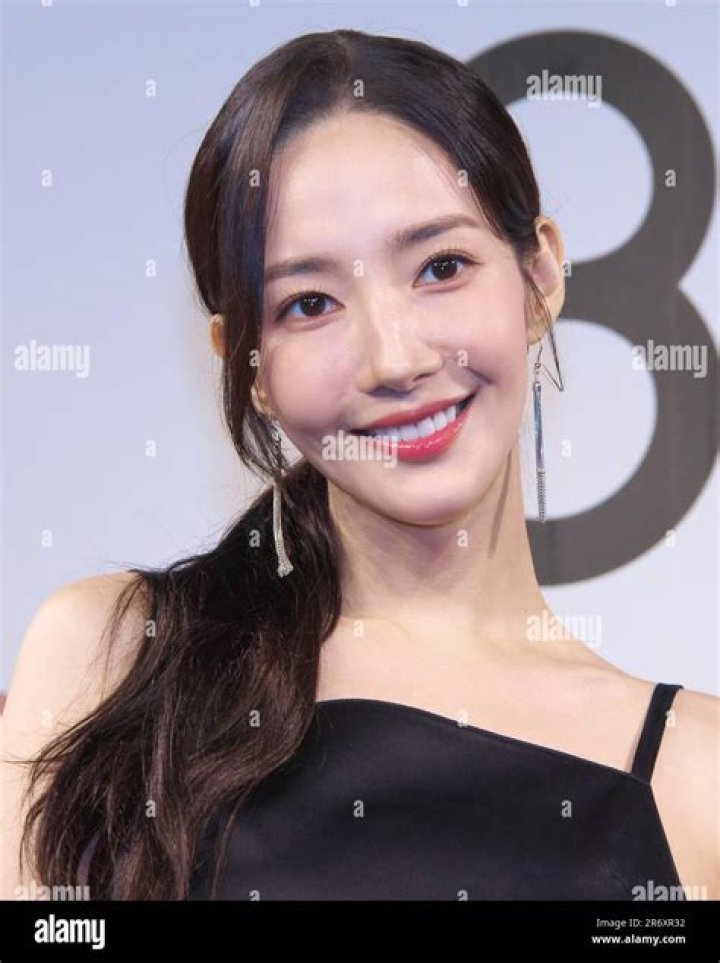 PARK MIN YOUNG — VOGUE MAGAZINE Korean Actresses, Korean Actors, Actors