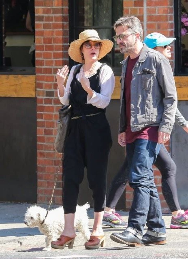 Parker Posey and Marc Maron Photos Photos Zimbio
