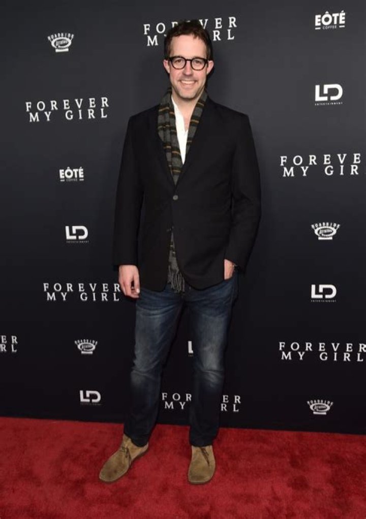 Peter Cambor Age, Height, Weight, Family, Relationship, Net Worth