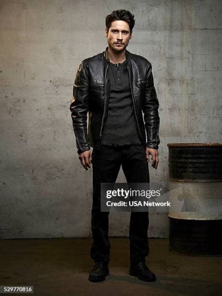 Peter Gadiot (James Valdez on Queen of the South) Bio wiki, wife, dating