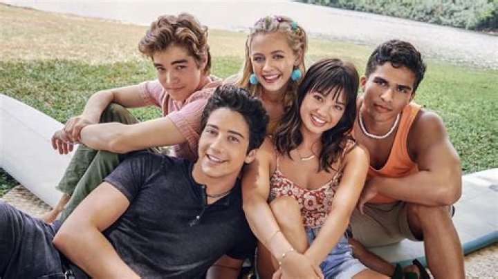 Peyton Elizabeth Lee & Milo Manheim Unveil ‘Prom Pact’ Poster at D23