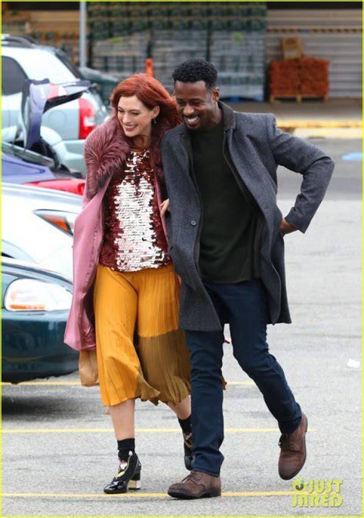 Photo anne hathaway gary carr brooklyn nyc november 2018 04 Photo